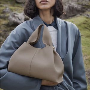 The “Numéro Neuf” in taupe by Polene